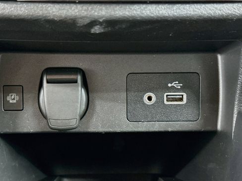 Used 2025 Nissan Versa SV FWD image 25