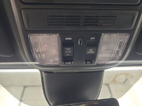 Used 2025 Honda Odyssey Sport-L image 29