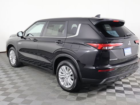 Used 2025 Mitsubishi Outlander ES image 8