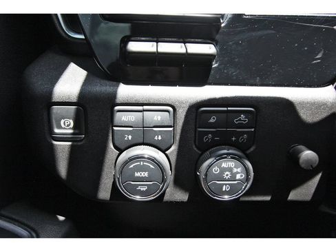 Used 2024 Chevrolet Silverado 2500 High Country w/ High Country Premium Package AWD/4WD image 19