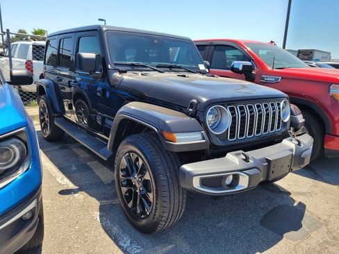 Used 2025 Jeep Wrangler Unlimited Sahara AWD/4WD image 3