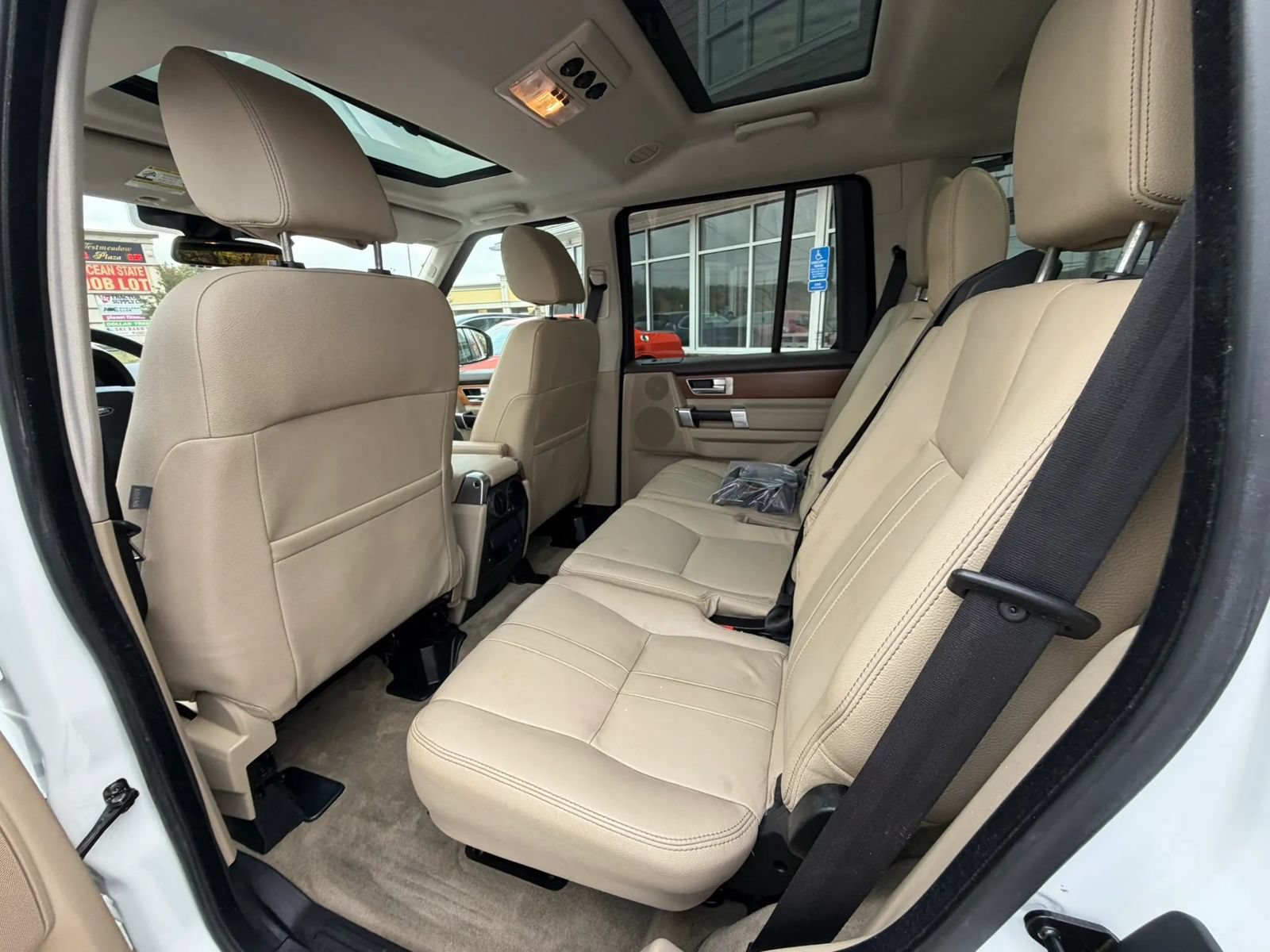 Used 2016 Land Rover LR4 HSE Silver Edition AWD/4WD image 45