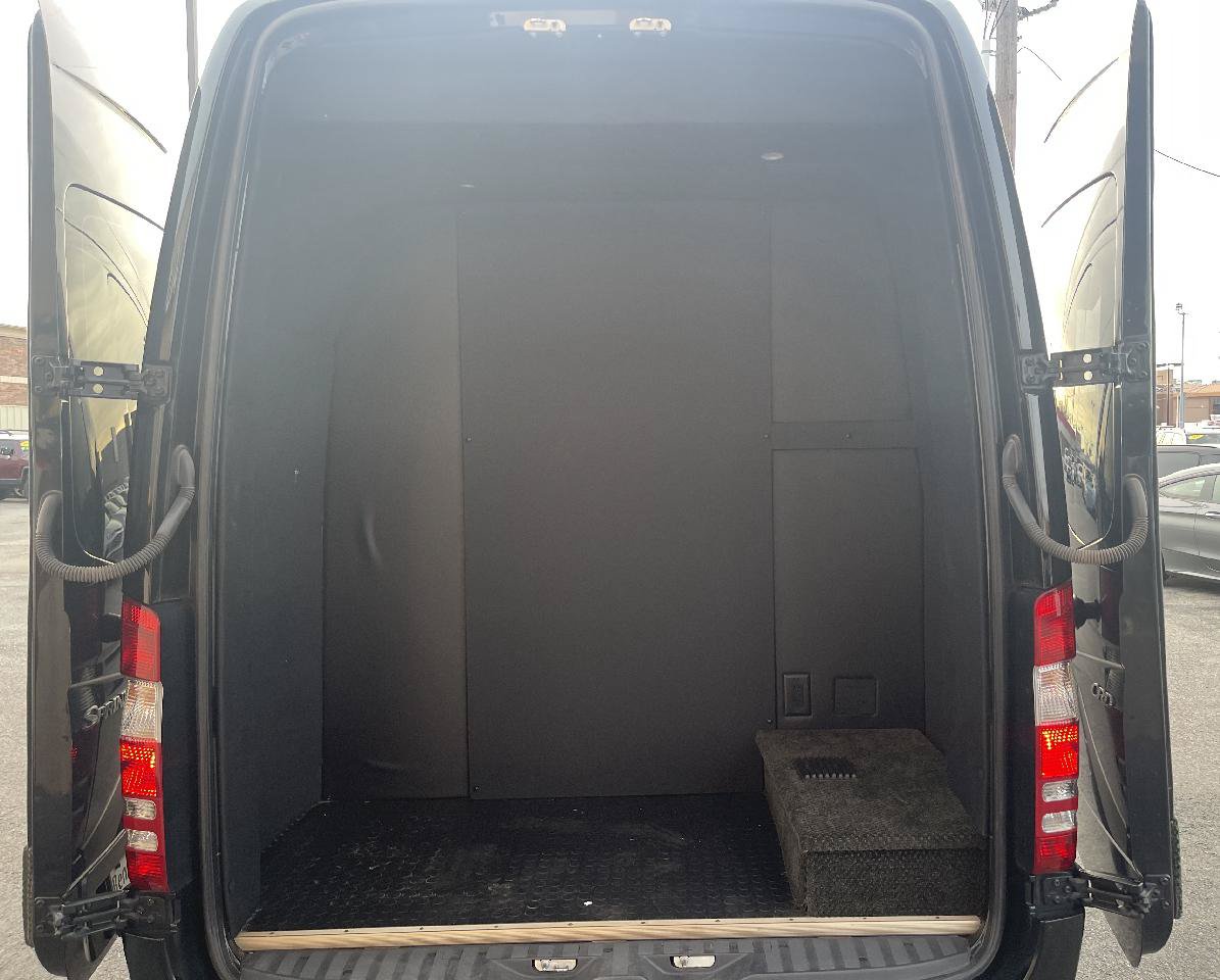 Used 2009 Dodge Sprinter 2500 RWD image 7