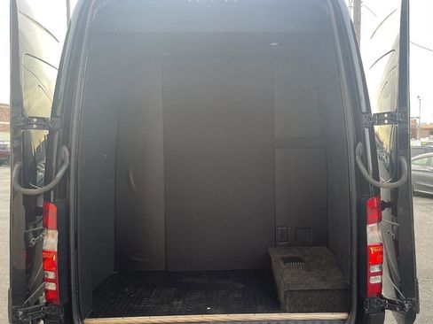 Used 2009 Dodge Sprinter 2500 RWD image 7