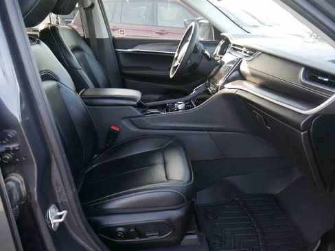 Used 2023 Jeep Grand Cherokee Limited w/ Black Appearance Package image 26