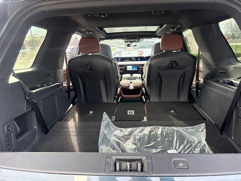 New 2026 Lincoln Navigator Reserve AWD/4WD image 9