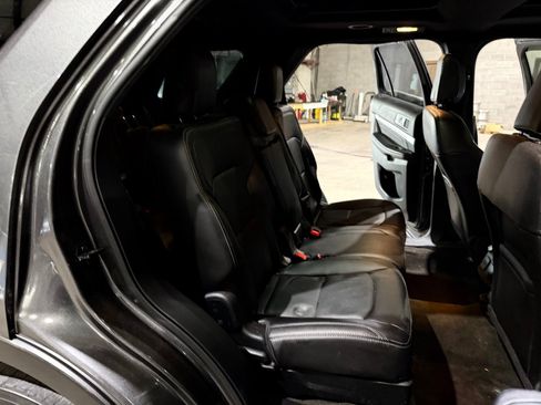 Used 2018 Ford Explorer Limited AWD/4WD image 23