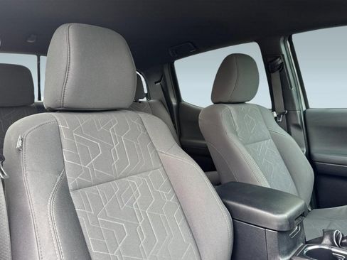 Used 2018 Toyota Tacoma TRD Sport image 30