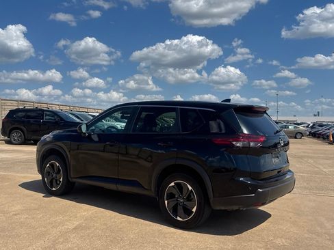 Certified 2025 Nissan Rogue SV FWD image 12
