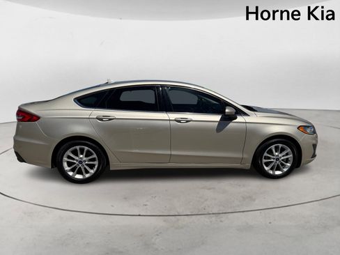 Used 2019 Ford Fusion SE FWD image 3