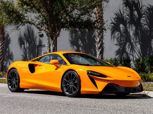 New 2026 McLaren Artura RWD image 3