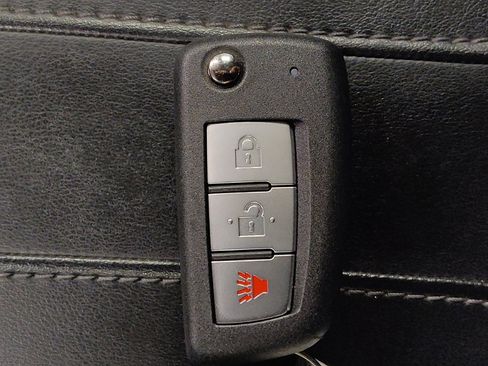 Used 2020 Nissan Rogue Sport S FWD image 32
