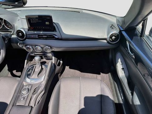Used 2022 MAZDA MX-5 Miata RF Grand Touring RWD image 17