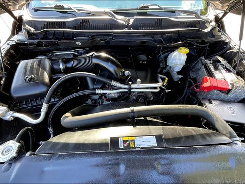 Used 2019 RAM 1500 Classic SLT image 9