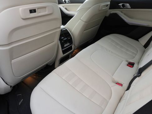 Certified 2022 BMW X5 xDrive40i w/ Luxury Seating Package image 30