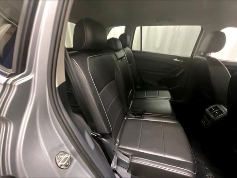 Used 2021 Volkswagen Tiguan SE image 16