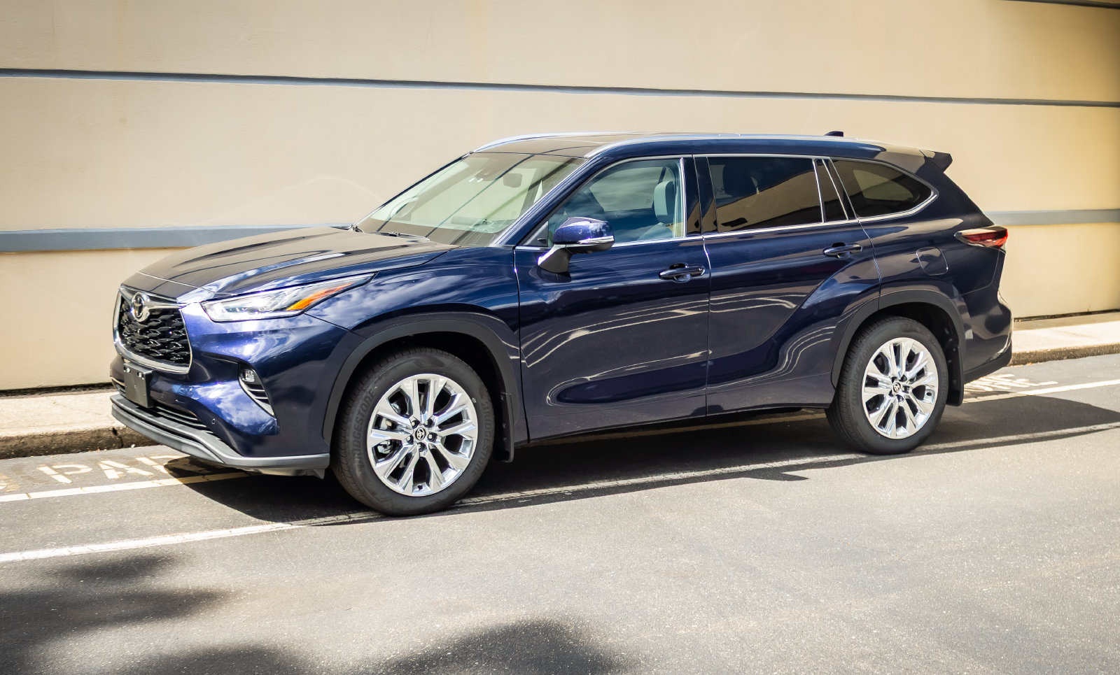 Used 2026 Toyota Highlander Limited AWD/4WD image 3