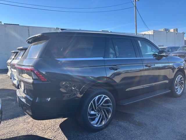 New 2027 Lincoln Navigator Premiere AWD/4WD image 4