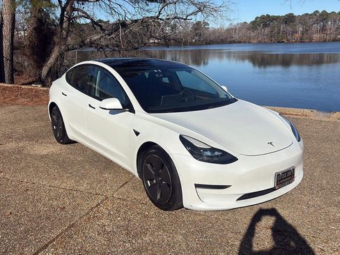 Used 2021 Tesla Model 3 Standard Range Plus image 2