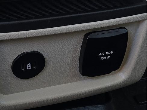 Used 2022 Ford Edge Titanium image 11