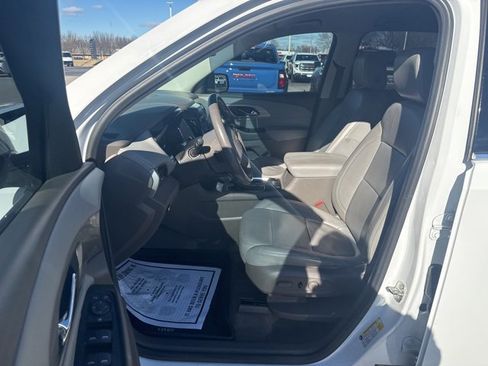 Used 2018 Chevrolet Traverse LT image 25