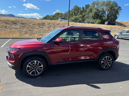 Used 2025 Chevrolet TrailBlazer LT AWD/4WD image 7