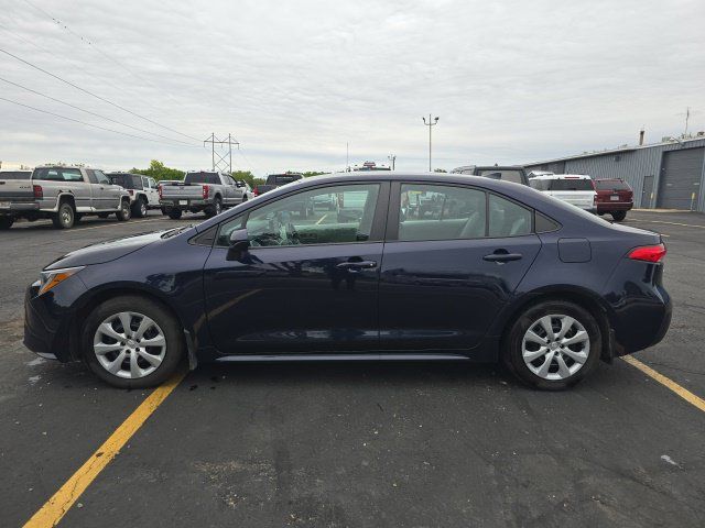Used 2022 Toyota Corolla LE w/ Carpet Mat Package (TMS) FWD image 4