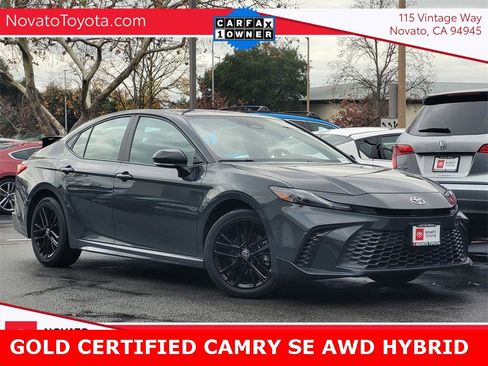 Used 2025 Toyota Camry SE image 1
