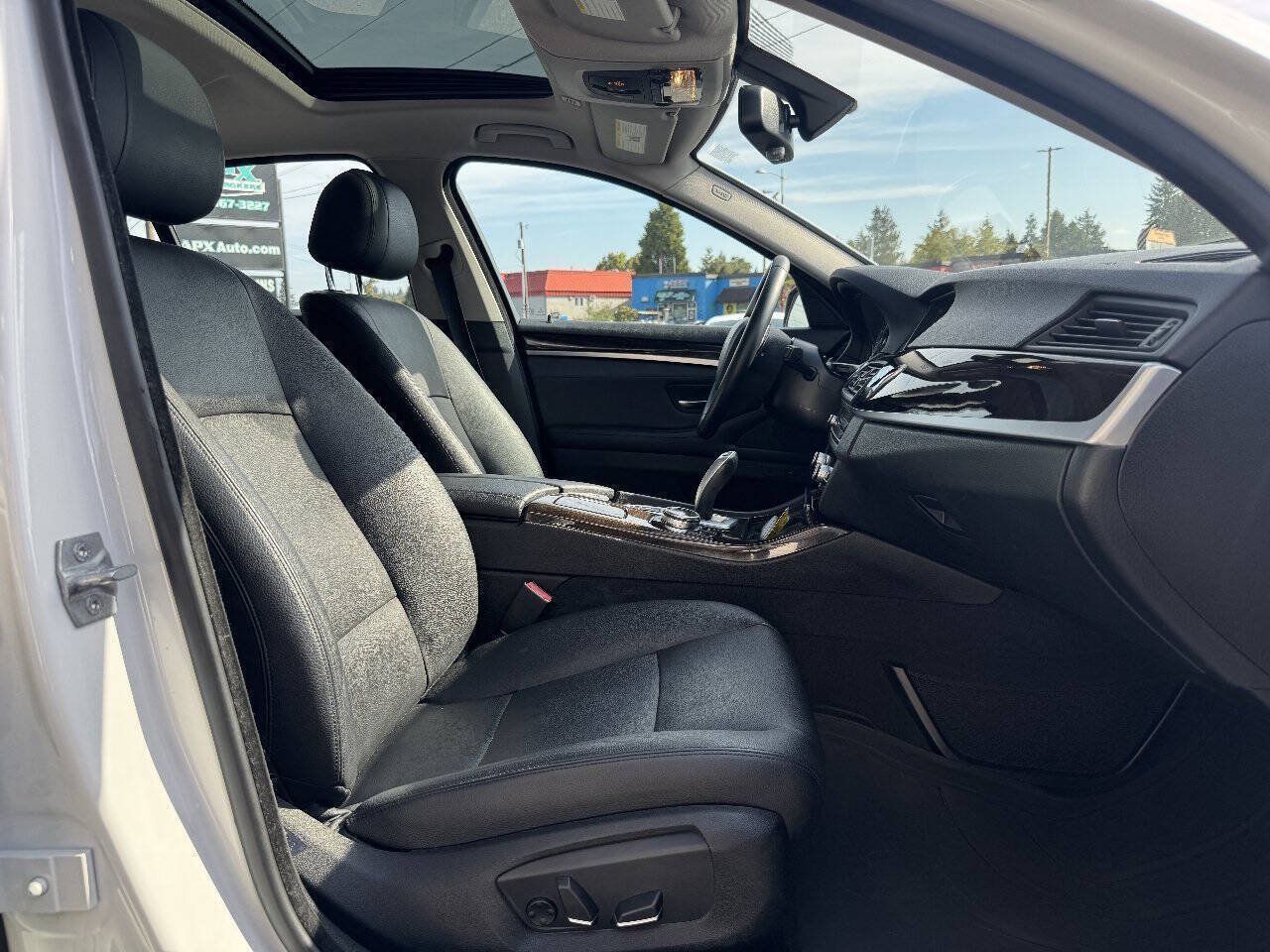 Used 2015 BMW 528i Sedan RWD image 16