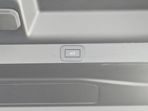 Used 2024 Land Rover Range Rover SE image 45