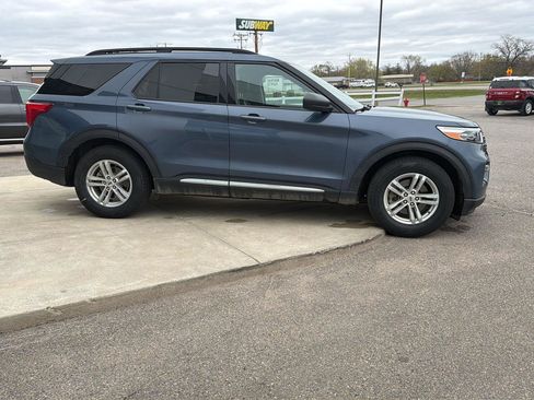 Used 2021 Ford Explorer XLT w/ Equipment Group 202A AWD/4WD image 6