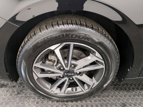 Used 2023 Kia Forte LXS image 7