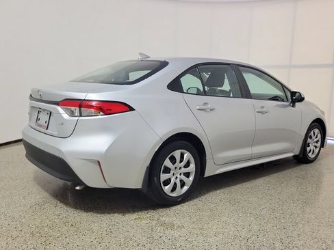 Used 2025 Toyota Corolla LE FWD image 5
