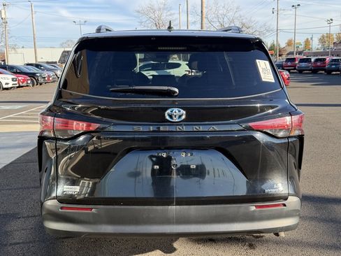 Used 2021 Toyota Sienna LE image 6