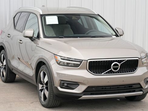 Used 2022 Volvo XC40 T5 Momentum w/ Premium Package image 52