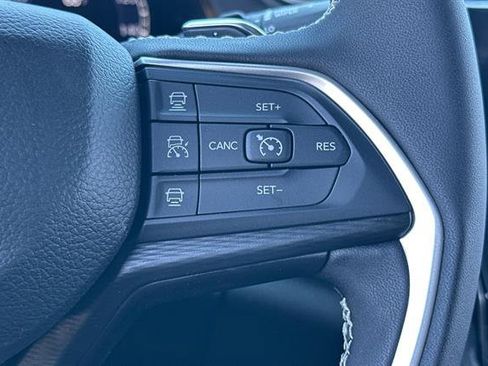 Used 2025 Jeep Grand Cherokee Laredo X w/ Luxury Tech Group I AWD/4WD image 27
