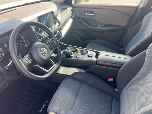 Used 2022 Nissan Rogue SV image 17