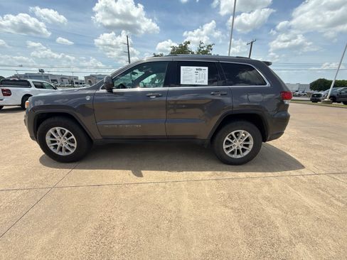 Used 2021 Jeep Grand Cherokee Laredo AWD/4WD image 4