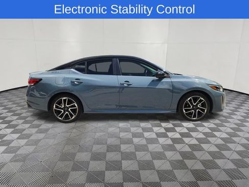 Used 2025 Nissan Sentra SR FWD image 4