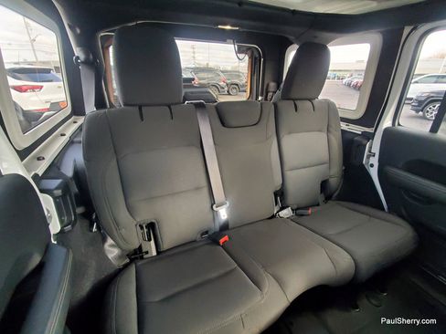 Used 2021 Jeep Wrangler Unlimited Sahara image 4