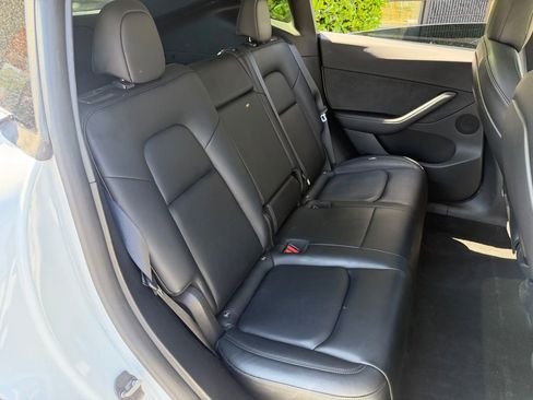 Used 2022 Tesla Model Y Performance image 35