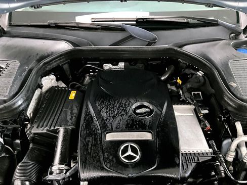 Used 2018 Mercedes-Benz GLC 300 4MATIC image 30