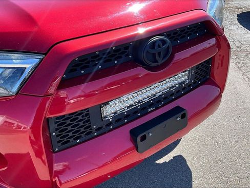 Used 2018 Toyota 4Runner SR5 AWD/4WD image 3