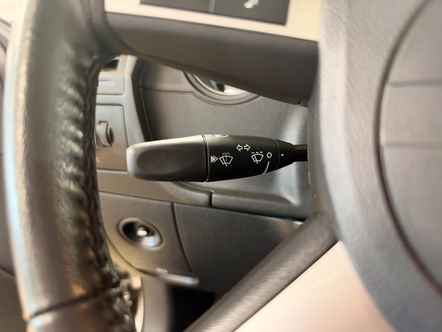 Used 2010 Dodge Challenger R/T RWD image 22