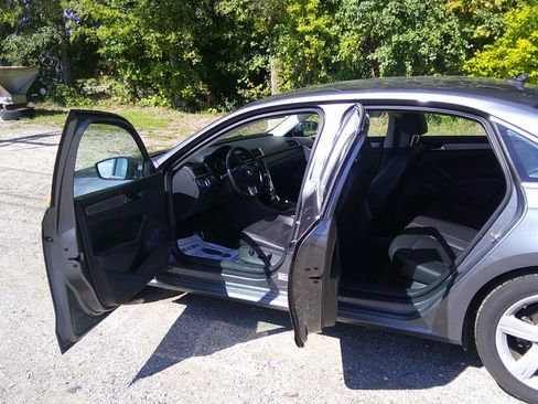 Used 2015 Volkswagen Passat 1.8T Limited Edition image 7