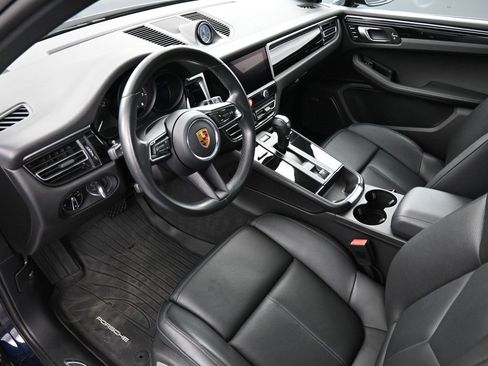 Certified 2023 Porsche Macan Turbo image 4