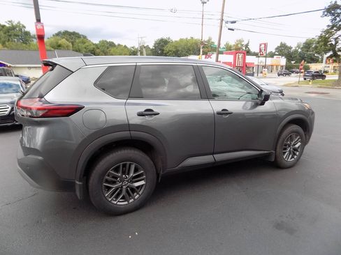 Used 2023 Nissan Rogue S AWD/4WD image 3