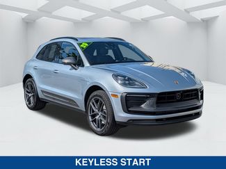 Used 2025 Porsche Macan Turbo AWD/4WD video 3