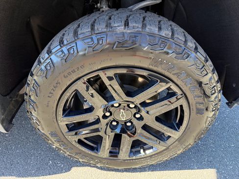 Used 2024 Chevrolet Silverado 1500 LT Trail Boss w/ Convenience Package II image 37