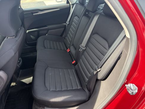 Used 2015 Ford Fusion SE image 14